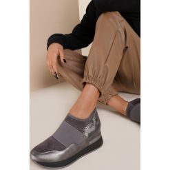 Szare Sneakersy Eucrante. Szare sneakersy damskie Renee. Za 139,99 zł.