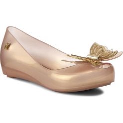 Baleriny MELISSA - Mel Ultragirl Fly Inf 31978 Pearlized Beige 19604. Żółte meliski damskie marki Melissa, z tworzywa sztucznego. W wyprzedaży za 189,00 zł.