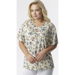 Kremowa Bluzka Calirila. Brązowe bluzki damskie Born2be, xl, z nadrukiem, z dzianiny, z okrągłym kołnierzem, z krótkim rękawem. Za 39,99 zł.
