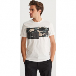 T-shirt z nadrukiem - Kremowy. Białe t-shirty męskie z nadrukiem Reserved, m. Za 39,99 zł.