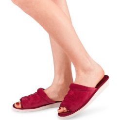 Kapcie damskie Natural Style NS-001 Bordowe. Czerwone kapcie damskie NATURAL STYLE, z bawełny. Za 28,00 zł.