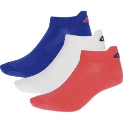 Skarpetki treningowe damskie (3 pary) SOD213 - koral neon+biały+kobalt. Białe skarpetki damskie 4f, bez wzorów, z materiału. Za 29,99 zł.