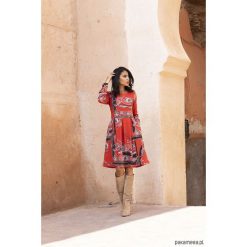 Sukienka SICILIA w kolorze zgaszonej czerwieni. Czerwone sukienki dziewczęce Pakamera, bez wzorów, z krótkim rękawem, krótkie, midi. Za 350,00 zł.