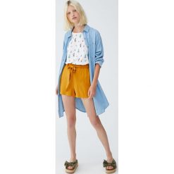 Koszulka w kaktusy. Białe koszulki damskie Pull&Bear, bez wzorów, bez kołnierzyka. Za 29,90 zł.