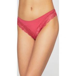 Triumph - Figi Lovely Micro. Różowe majtki damskie marki Triumph, s, z elastanu. Za 39,90 zł.