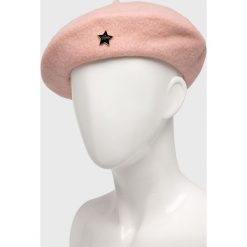 Femi Stories - Beret Paris. Różowe czapki damskie marki Femi Stories, bez wzorów, z wełny. W wyprzedaży za 89,90 zł.