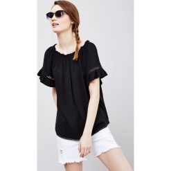 Bluzka koszulowa z falbanami. Czarne bluzki damskie Moodo, xl, bez wzorów, z koszulowym kołnierzykiem, bez rękawów. Za 29,99 zł.