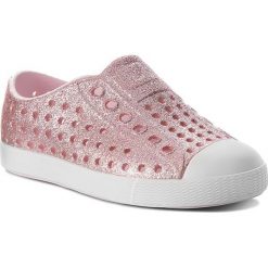 Trampki NATIVE - Jefferson Bling 13100112-6805 Milk Pink Bling/Shell White. Różowe trampki dziewczęce marki Native, z aplikacjami, z gumy, bez zapięcia. W wyprzedaży za 149,00 zł.