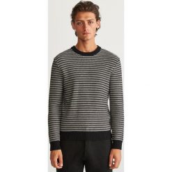 Sweter w paski - Czarny. Czarne swetry klasyczne męskie marki Reserved, l. Za 89,99 zł.
