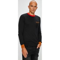 Scotch & Soda - Sweter. Czarne swetry klasyczne męskie marki Scotch & Soda, m, z bawełny, z okrągłym kołnierzem. W wyprzedaży za 239,90 zł.