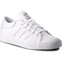 Buty adidas - Matchcourt F37382 Ftwwht/Ftwwht/Ftwwht. Białe buty sportowe damskie Adidas, bez wzorów, z gumy, sportowe. W wyprzedaży za 219,00 zł.