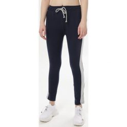 Granatowe Spodnie Cordelea. Niebieskie spodnie damskie Born2be, xl, z dresówki. W wyprzedaży za 59,99 zł.
