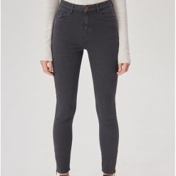 Spodnie skinny z wysokim stanem - Szary. Szare spodnie damskie Sinsay, s, bez wzorów, z podwyższonym stanem. Za 39,99 zł.