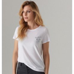 Koszulka ze znakami zodiaku - Biały. Białe koszulki damskie Mohito, xl, bez wzorów, bez kołnierzyka, bez rękawów. W wyprzedaży za 14,99 zł.