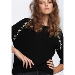 Czarny Sweter Higher Than Reason. Czarne bez kategorii marki Born2be, xl, ze splotem, z okrągłym kołnierzem. Za 89,99 zł.