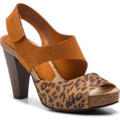 Sandały NESSI - 42103 Koniak/Pantera Camel. Pomarańczowe klapki damskie Nessi, bez wzorów, ze skóry, bez obcasa, na obcasie. W wyprzedaży za 179,00 zł.