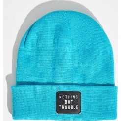 Czapka beanie z naszywką - Niebieski. Niebieskie czapki zimowe damskie Sinsay, z aplikacjami. Za 14,99 zł.