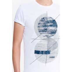 T-shirty męskie: T-SHIRT MĘSKI Z NADRUKIEM I ROZCIĘCIAMI NA BOKACH