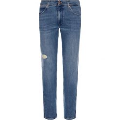Jeansy Slim Fit Wrangler Larston 812 W18SJH96M. Niebieskie jeansy męskie Wrangler, m, bez wzorów, z elastanu. Za 349,00 zł.