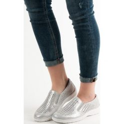 Srebrne skÓrzane pÓŁbuty. Szare półbuty damskie KYLIE, bez wzorów, ze skóry, bez obcasa, bez zapięcia. Za 127,90 zł.