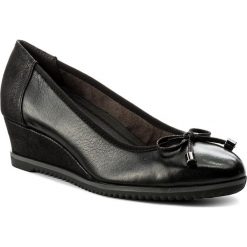 Półbuty TAMARIS - 1-22303-20 Black 001. Czarne półbuty damskie na koturnie marki Tamaris, z materiału. W wyprzedaży za 189,00 zł.