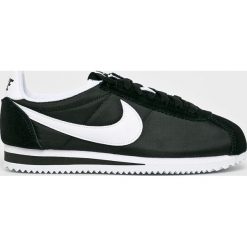 Nike Sportswear - Buty Classic Cortez Nylon. Czarne buty sportowe damskie Nike Sportswear, ze skóry. W wyprzedaży za 279,90 zł.