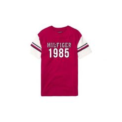 T-shirty z krótkim rękawem Dziecko Tommy Hilfiger KS0KS00009 UNISEX VARSITY TEE. Czerwone t-shirty chłopięce TOMMY HILFIGER, bez wzorów, z krótkim rękawem. Za 135,22 zł.