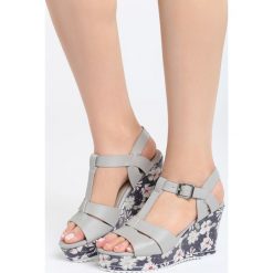 Szare Sandały All I Ever Wanted. Szare koturny damskie Born2be, bez obcasa, na koturnie, z paskami. Za 49,99 zł.