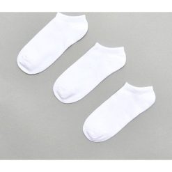 Gładkie skarpety 3 pack - Biały. Białe skarpetki damskie Cropp, bez wzorów. Za 25,99 zł.