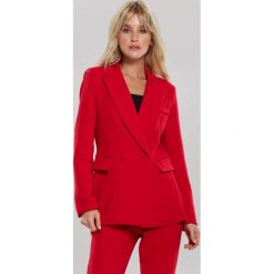 Czerwona Marynarka Adrienne. Czerwone marynarki damskie other, bez wzorów. Za 249,99 zł.