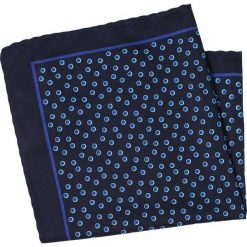 Granatowa Elegancka Poszetka Męska -ALTIES- 34x34 cm, w Niebieskie Groszki, Kropki POSZALTS0490. Niebieskie poszetki męskie Alties, w grochy, eleganckie. Za 27,00 zł.