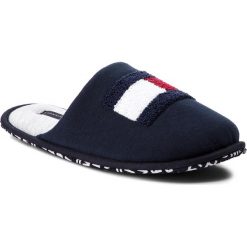 Kapcie TOMMY HILFIGER - Terry Flag Homeslipper FM0FM01789 Midnight 403. Niebieskie kapcie męskie TOMMY HILFIGER, z materiału. Za 229,00 zł.