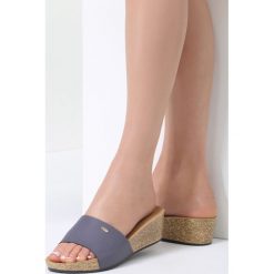 Granatowe Klapki Life In Paradise. Niebieskie klapki damskie vices, na obcasie. Za 64,99 zł.