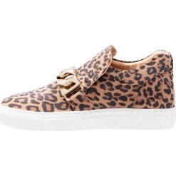 Billi Bi Półbuty wsuwane beige. Brązowe półbuty damskie Billi Bi, bez wzorów, ze skóry, na niskim obcasie, bez zapięcia. Za 769,00 zł.