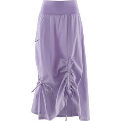 Kurtka parka z kapturem ze sztucznym futerkiem bonprix szary melanż. Szare spódniczki damskie bonprix, bez wzorów, z kapturem. Za 189,99 zł.
