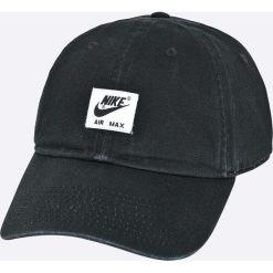 Nike Sportswear - Czapka. Czarne czapki z daszkiem męskie Nike Sportswear. W wyprzedaży za 79,90 zł.