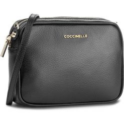 Torebka COCCINELLE - BV3 Pochette E5 BV3 55 89 07 Noir 001. Czarne listonoszki damskie marki Coccinelle. W wyprzedaży za 459,00 zł.