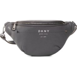 Saszetka nerka DKNY - R01IAG95 098. Szare nerki damskie DKNY, bez wzorów, ze skóry, bez dodatków. W wyprzedaży za 779,00 zł.
