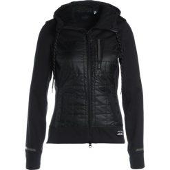 Pearl Izumi VERSA Kurtka przeciwdeszczowa black. Czarne kurtki damskie softshell Pearl Izumi, l, z materiału, outdoorowe. W wyprzedaży za 629,85 zł.