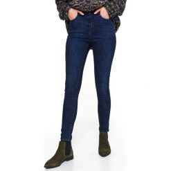 Damskie jeansowe spodnie skinny. Spodnie damskie na zimę, w jednolite wzory, z jeansu. W wyprzedaży za 59,99 zł.