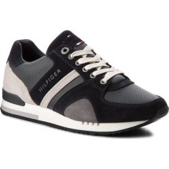 Sneakersy TOMMY HILFIGER - New Iconic Casual Runner FM0FM01640 Midnight 403. Niebieskie sneakersy męskie TOMMY HILFIGER, na co dzień, bez wzorów, z zamszu, klasyczne, bez zapięcia. W wyprzedaży za 279,00 zł.