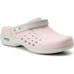 Klapki NURSING CARE - Berlin WG4AP22 Light Pink. Różowe klapki damskie Nursing Care, bez wzorów, ze skóry ekologicznej, bez obcasa. Za 299,00 zł.