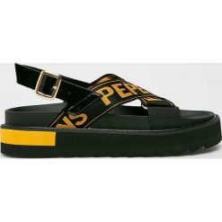 Pepe Jeans - Sandały Narita Folk. Czarne klapki damskie Pepe Jeans, bez wzorów, z jeansu, bez obcasa, na obcasie. W wyprzedaży za 279,90 zł.