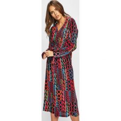 Only - Sukienka. Czarne sukienki damskie ONLY, na co dzień, bez wzorów, z elastanu, casualowe, bez kołnierzyka, bez rękawów, midi, rozkloszowane. Za 169,90 zł.