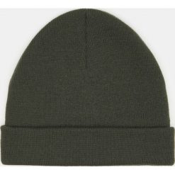 Gładka czapka - Khaki. Brązowe czapki męskie Sinsay, bez wzorów. Za 9,99 zł.