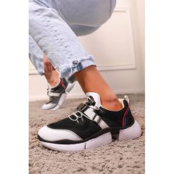 Damskie buty sportowe AZRA BLACK. Czarne buty sportowe damskie IVET, bez wzorów, sportowe. W wyprzedaży za 39,00 zł.