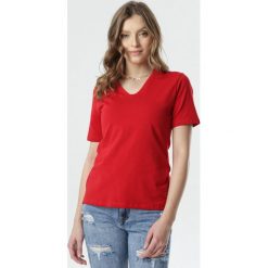Czerwony T-shirt Sada. Czerwone bluzki damskie Born2be, na imprezę, s, z aplikacjami, z dzianiny, bez kołnierzyka, bez rękawów. Za 54,99 zł.