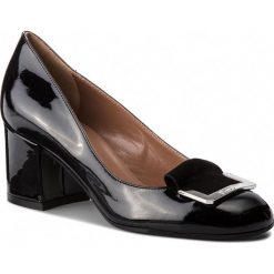 Półbuty POLLINI - SA10266G16TB100A Vern/Cam.Nero. Czarne półbuty damskie marki Pollini, z aplikacjami, ze skóry, eleganckie, bez obcasa, na obcasie, bez zapięcia. W wyprzedaży za 829,00 zł.