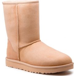 Buty UGG - W Classic Short II 1016223 W/Amb. Brązowe buty zimowe damskie marki Ugg, ze skóry, na niskim obcasie. Za 879,00 zł.