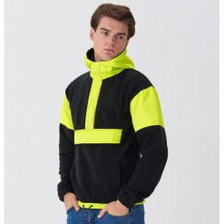 Bluza z łączonych materiałów - Czarny. Czarne bluzy męskie House, s, bez wzorów, z materiału, bez kołnierzyka, bez rękawów, bez kaptura. W wyprzedaży za 49,99 zł.